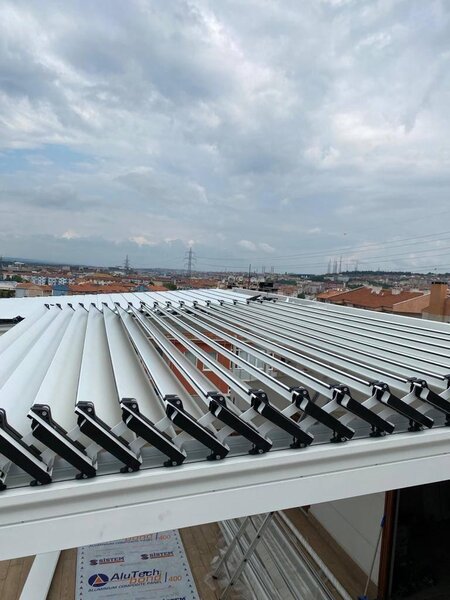 Pergole retractabile si sisteme de sticla (glisante/ghilotina).