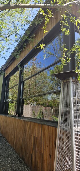 Pergole retractabile si sisteme de sticla (glisante/ghilotina).