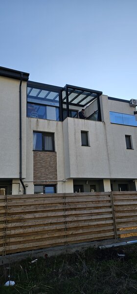 Pergole retractabile si sisteme de sticla (glisante/ghilotina).