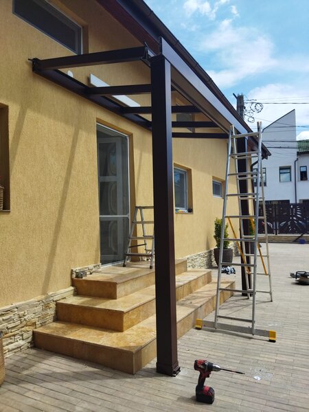 Pergole retractabile si sisteme de sticla (glisante/ghilotina).